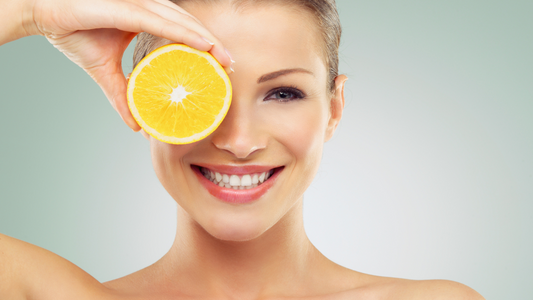 Da li koristiti vitamin C u antiage negovanju leti?